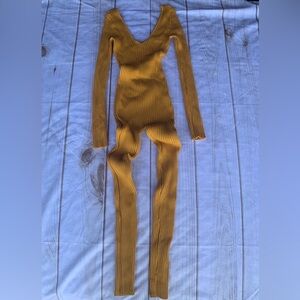 Hera Collection Mustard Yellow Ribbed Long Sleeve Scoop Neck Bodysuit Size L